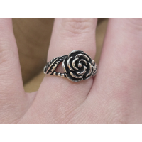 Echt Zilveren ring met een roos